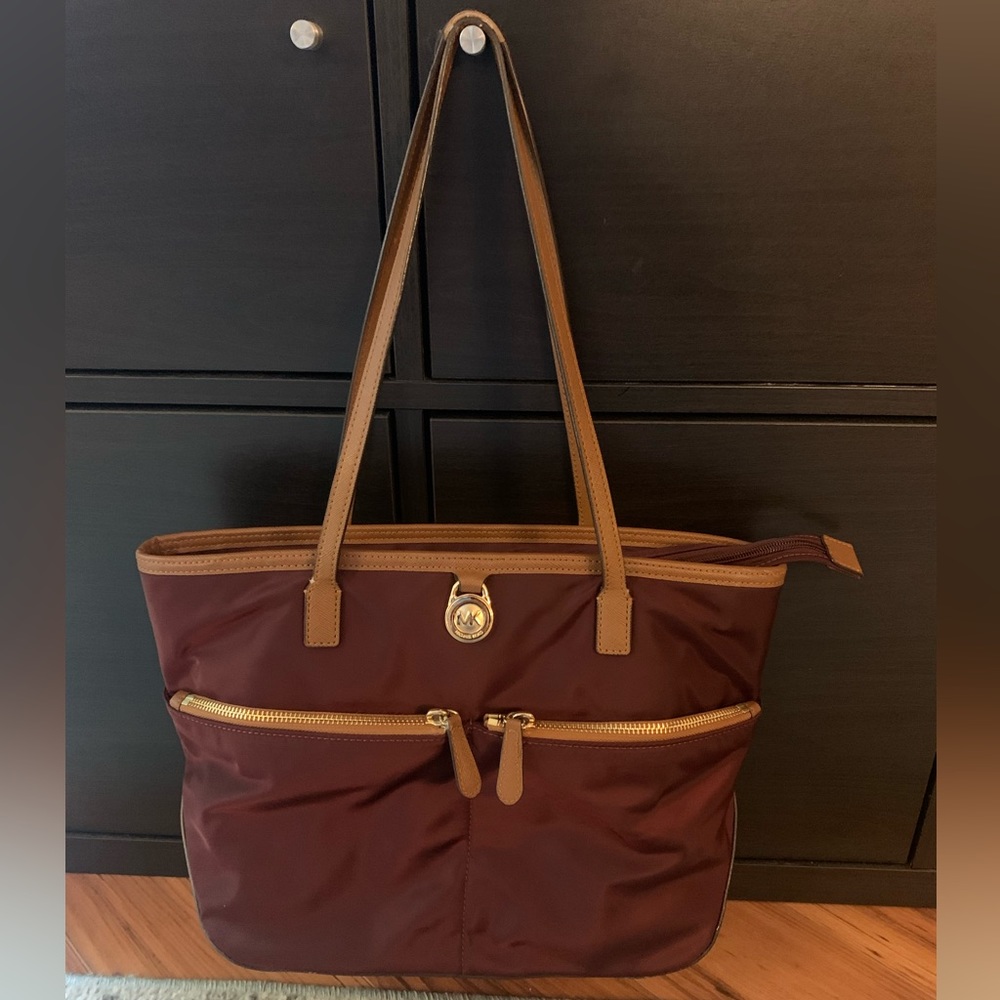 Michael Kors Wine purse GUC - lots of pockets! ✨❤️